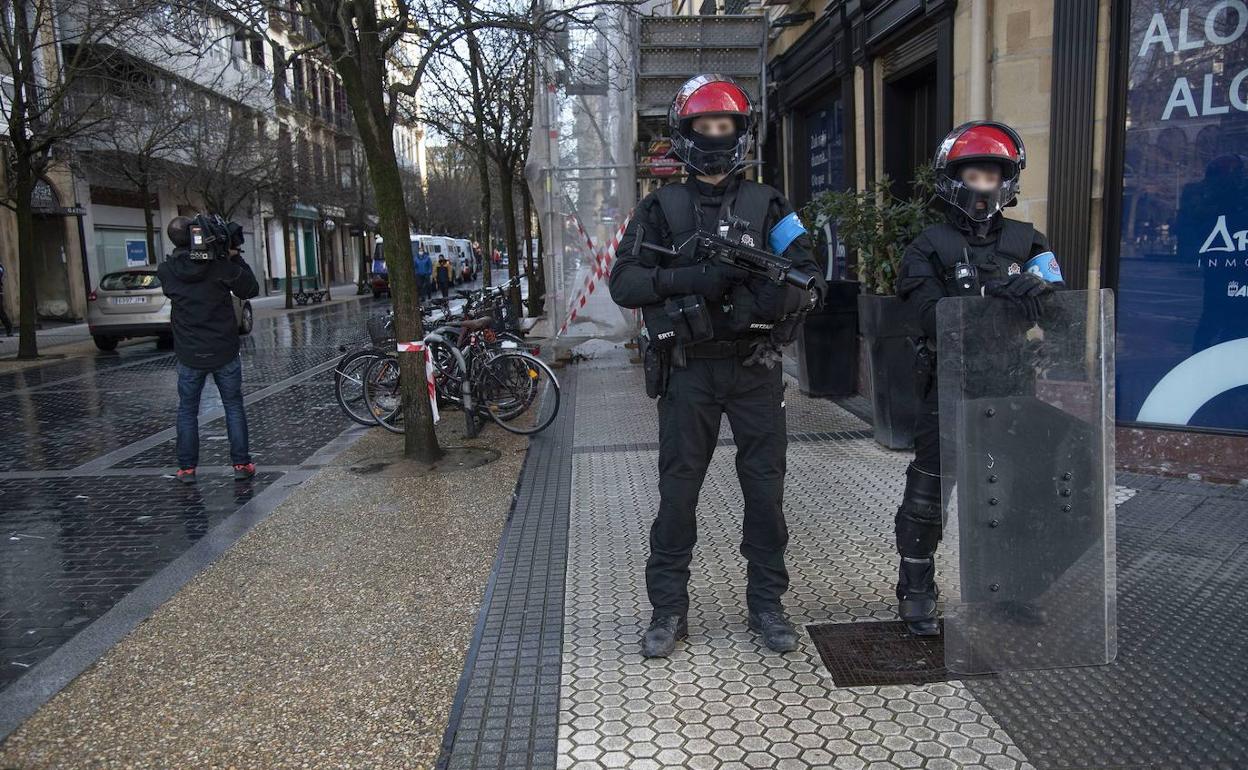 Una Mujer Asume Por Primera Vez El Mando De Los Antidisturbios De La